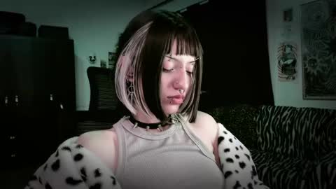Roxy Independient model Help me to reach 50 thumbs up online show from 05/16/26, 12:40