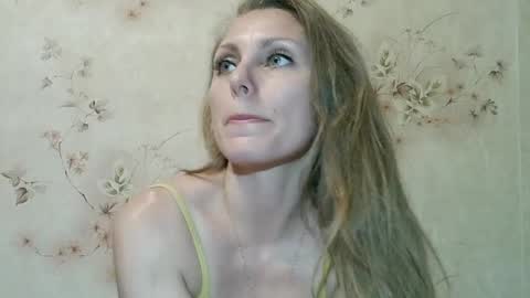 roxyfox18x01 online show from 07/07/26, 08:13