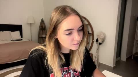 Roxy online show from 03/24/26, 07:41