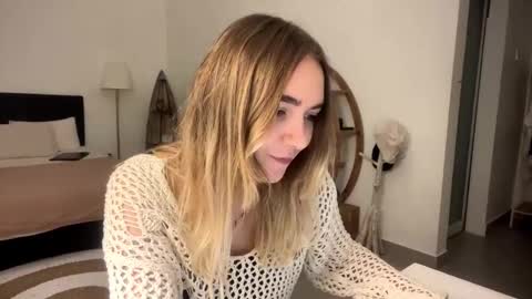 Roxy online show from 03/25/26, 07:42