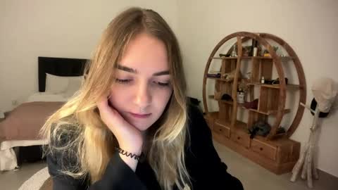 Roxy online show from 03/27/26, 07:24