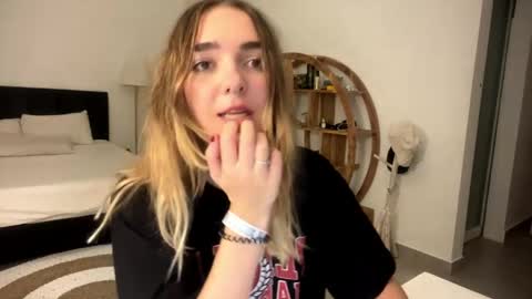 Roxy online show from 03/29/26, 06:19