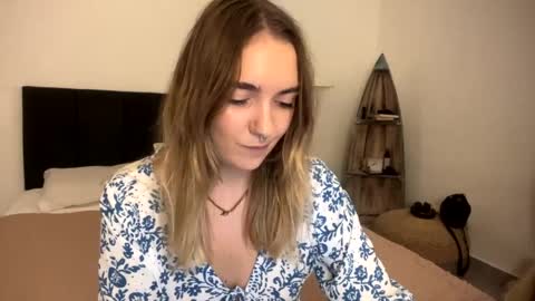 Roxy online show from 04/08/26, 01:33