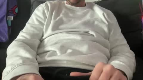 Snapshot of roythegil chatting on 12/17/24, 04:11 roythegil online show from 12/17/24, 04:11