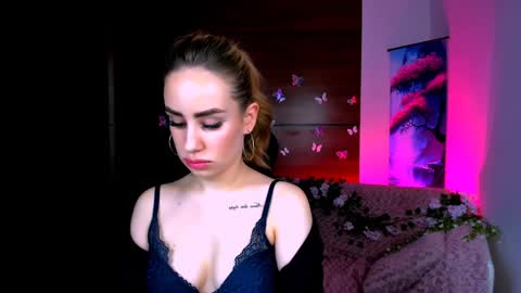 Snapshot of rozmary_ket chatting on 02/07/25, 10:50 Im Rozmary nice to meet you 3 online show from 02/07/25, 10:50