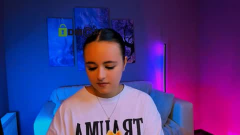 Snapshot of rozmary_ket chatting on 09/24/25, 03:59 Im Rozmary nice to meet you 3 online show from 09/24/25, 03:59