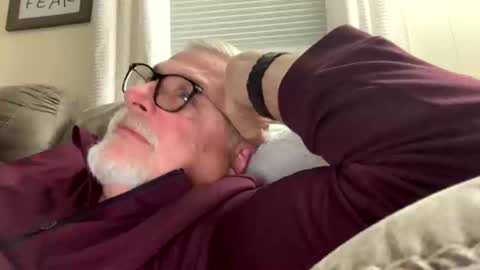 Snapshot of rs006 chatting on 10/20/25, 01:39 rs006 online show from 10/20/25, 01:39