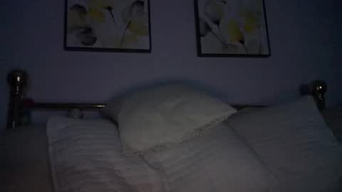 Snapshot of rtrmoney18 chatting on 12/16/25, 08:08 rtrmoney18 online show from 12/16/25, 08:08