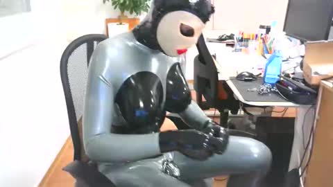 rubberdollts online show from 11/05/25, 07:47