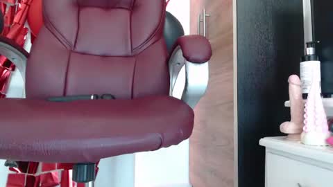 Snapshot of rubi_halliwey chatting on 07/15/26, 05:51 Rubi online show from 07/15/26, 05:51