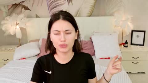 Snapshot of ruby_leeee chatting on 03/29/26, 02:06 Luuna online show from 03/29/26, 02:06