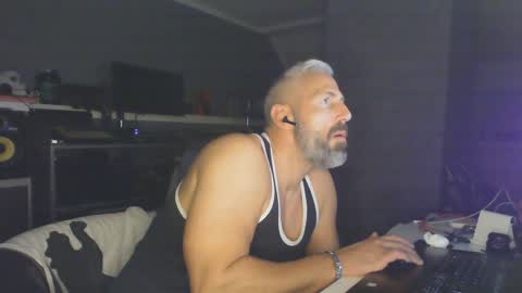 Snapshot of ruffi77 chatting on 01/06/25, 03:20 Chico que rico Caliente online show from 01/06/25, 03:20