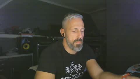 Snapshot of ruffi77 chatting on 01/06/25, 04:55 Chico que rico Caliente online show from 01/06/25, 04:55