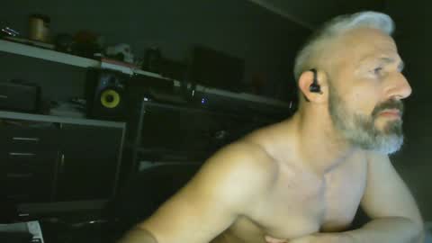 Snapshot of ruffi77 chatting on 01/23/25, 02:02 Chico que rico Caliente online show from 01/23/25, 02:02