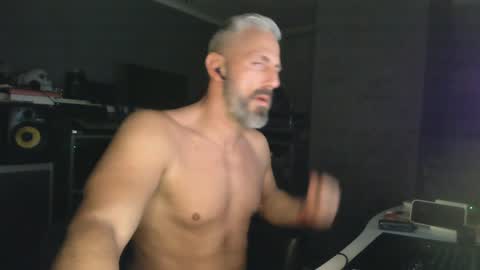 Snapshot of ruffi77 chatting on 02/04/25, 04:59 Chico que rico Caliente online show from 02/04/25, 04:59