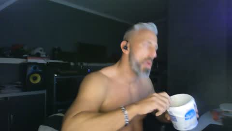Snapshot of ruffi77 chatting on 02/07/25, 03:34 Chico que rico Caliente online show from 02/07/25, 03:34