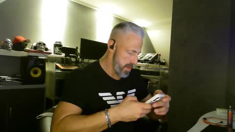 Snapshot of ruffi77 chatting on 02/14/25, 11:21 Chico que rico Caliente online show from 02/14/25, 11:21