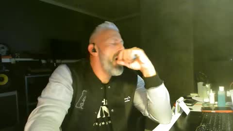 Snapshot of ruffi77 chatting on 12/05/25, 02:09 Chico que rico Caliente online show from 12/05/25, 02:09