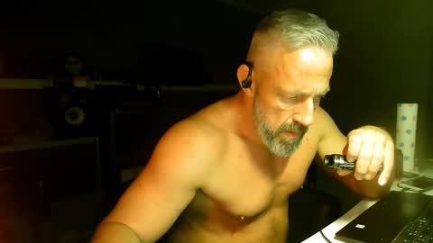 Chico que rico Caliente online show from 12/17/25, 11:05