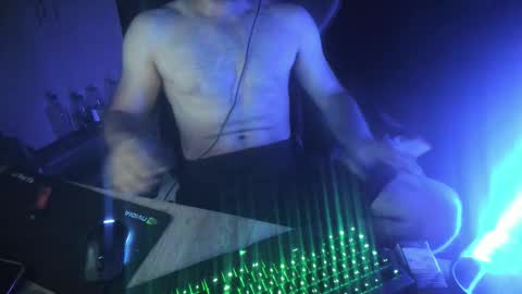 Snapshot of rumblebumbles chatting on 12/19/25, 06:59 RumbleBumbles online show from 12/19/25, 06:59