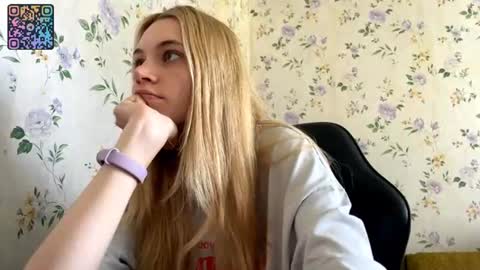 Snapshot of rusmedium chatting on 06/29/26, 01:55 Lisa and Vlad online show from 06/29/26, 01:55