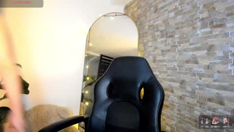 Lorenn online show from 12/24/24, 03:16