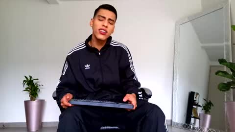  R U S S E L L  online show from 10/16/25, 12:28