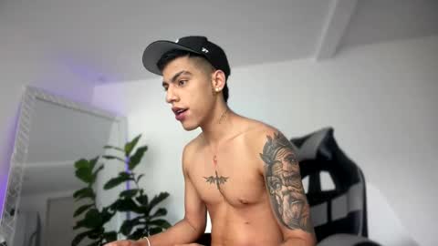  R U S S E L L  online show from 11/19/25, 12:27