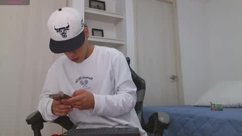  R U S S E L L  online show from 12/17/25, 10:10