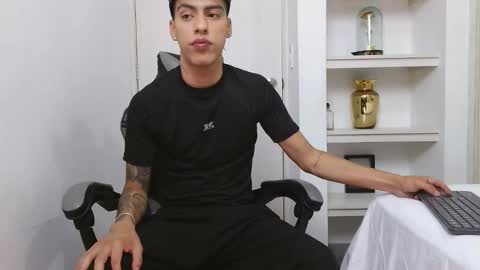  R U S S E L L  online show from 02/05/26, 04:17