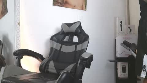  R U S S E L L  online show from 02/17/26, 09:54