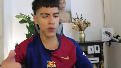  R U S S E L L  online show from 04/09/26, 06:19