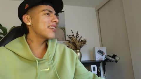  R U S S E L L  online show from 04/12/26, 07:52