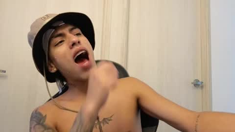  R U S S E L L  online show from 04/18/26, 01:37