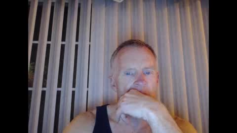 Snapshot of rustyva chatting on 11/18/25, 12:16 rustyva online show from 11/18/25, 12:16