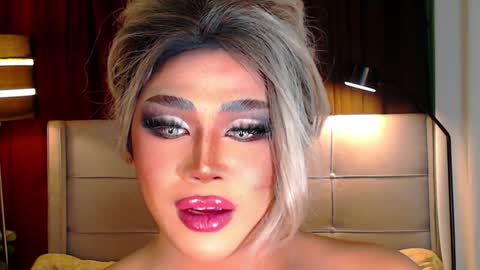 Samantha online show from 01/05/25, 03:32