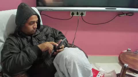 Snapshot of rwb17 chatting on 12/21/25, 05:14 rwb17 online show from 12/21/25, 05:14