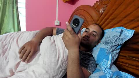 Snapshot of rwb17 chatting on 12/22/25, 09:06 rwb17 online show from 12/22/25, 09:06