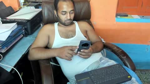 Snapshot of rwb17 chatting on 04/01/26, 01:01 rwb17 online show from 04/01/26, 01:01