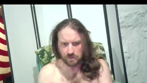 Snapshot of rwb1982 chatting on 12/17/25, 12:16 rwb1982 online show from 12/17/25, 12:16