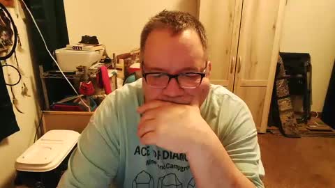 Snapshot of rwzar_0712 chatting on 10/02/25, 01:01 rwzar_0712 online show from 10/02/25, 01:01