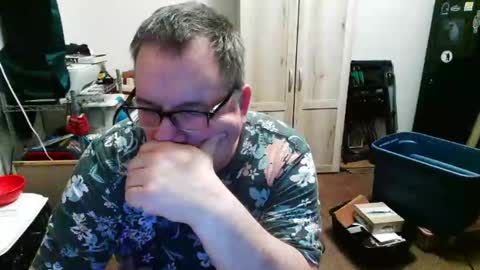 Snapshot of rwzar_0712 chatting on 10/21/25, 02:12 rwzar_0712 online show from 10/21/25, 02:12