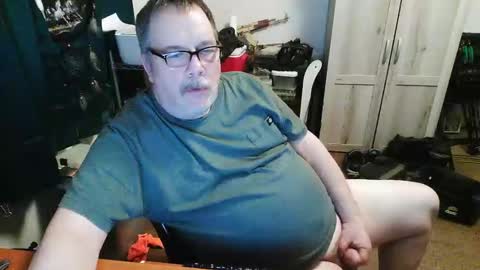 Snapshot of rwzar_0712 chatting on 11/11/25, 05:18 rwzar_0712 online show from 11/11/25, 05:18