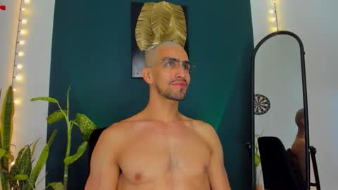 Snapshot of ryan_doyle chatting on 09/23/25, 01:03 Ryan independent model online show from 09/23/25, 01:03