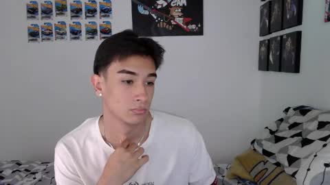 Snapshot of ryan_valentine17 chatting on 05/07/26, 08:03 ryan online show from 05/07/26, 08:03