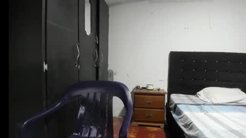 ryan_xc1 online show from 12/23/25, 02:09