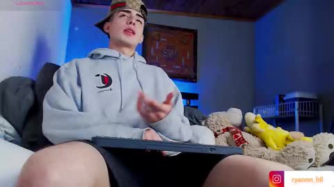 Ryannhill  online show from 02/19/26, 08:43