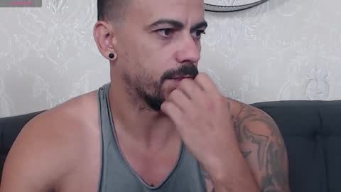 Snapshot of ryanvibe chatting on 10/14/25, 11:33 Ryan online show from 10/14/25, 11:33