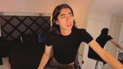 Snapshot of ryo_fem chatting on 10/25/25, 08:36 Ryo online show from 10/25/25, 08:36