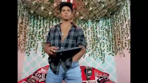 s_d_b_hot online show from 04/13/26, 08:47